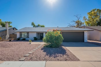 11831 Paiute St, Phoenix, AZ 85044