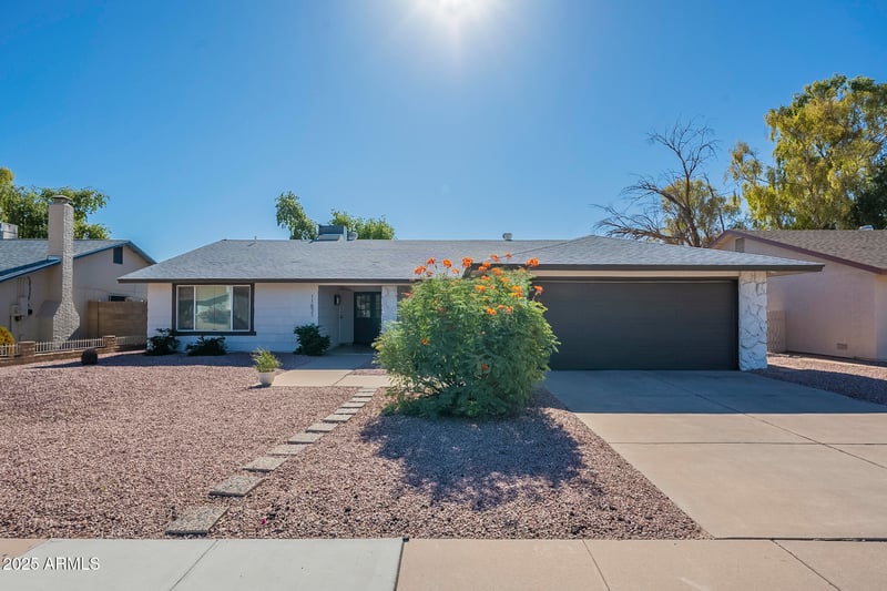 11831 Paiute St, Phoenix, AZ 85044