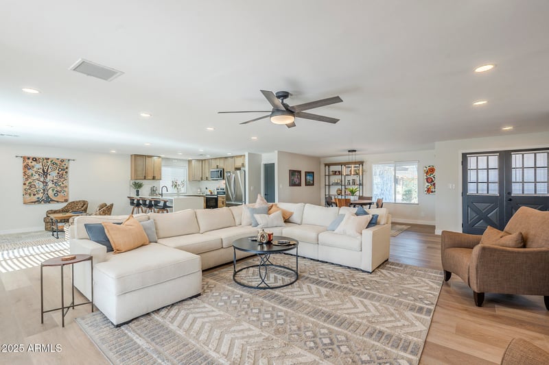 11831 Paiute St, Phoenix, AZ 85044