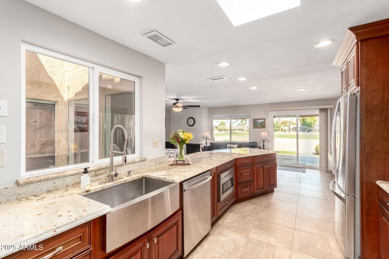 11837 Tonopah Dr, Phoenix, AZ 85044
