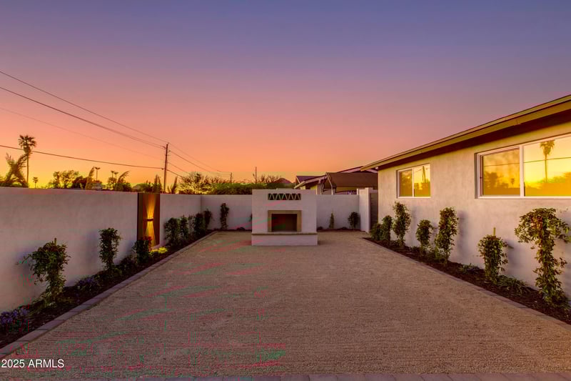 11841 24th St, Phoenix, AZ 85028