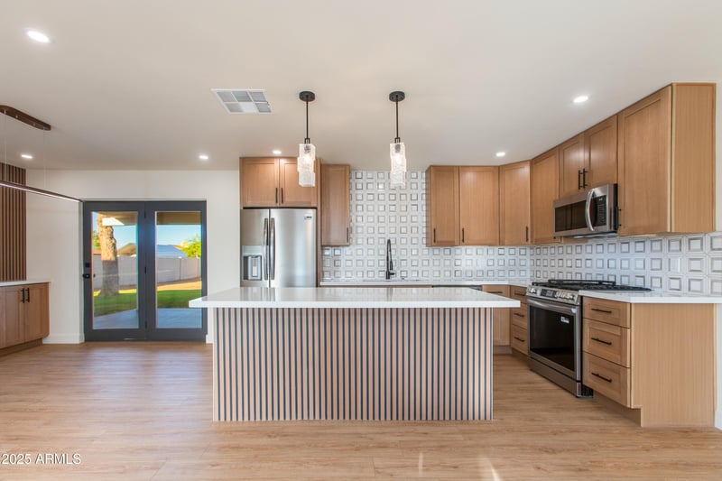 11841 24th St, Phoenix, AZ 85028