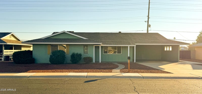 11855 N Mission Dr, Sun City, AZ 85351
