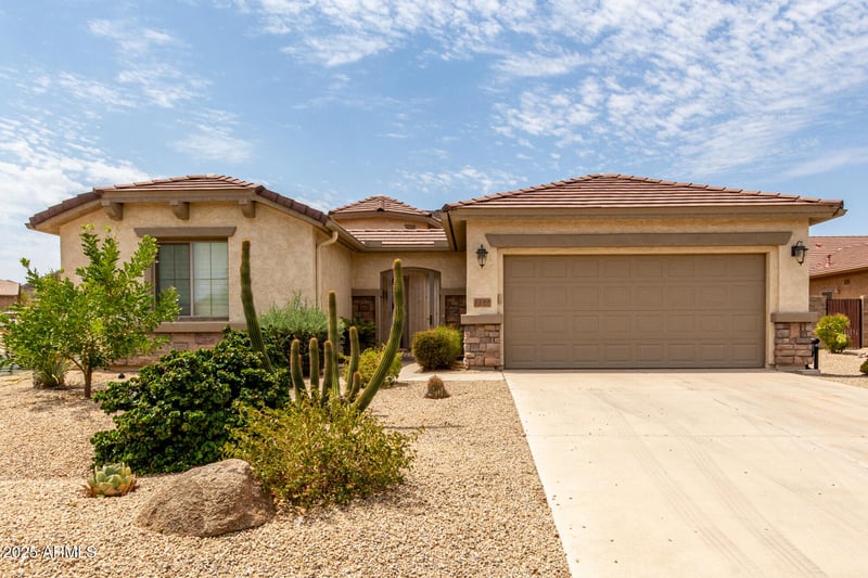 1189 Cutleaf Cir, San Tan Valley, AZ 85143