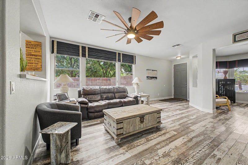 1194 Locust Dr, Chandler, AZ 85286