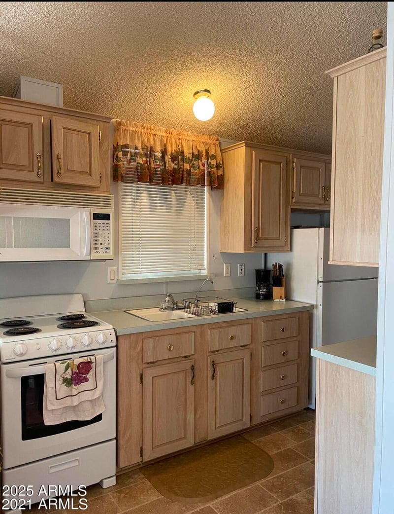 1196 Klamath Cir #196, Apache Junction, AZ 85119