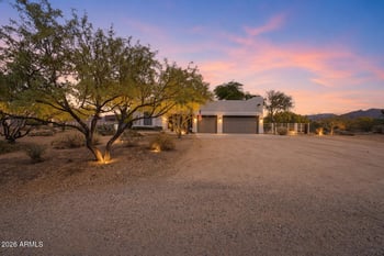 120 Adamanda Dr, Phoenix, AZ 85086