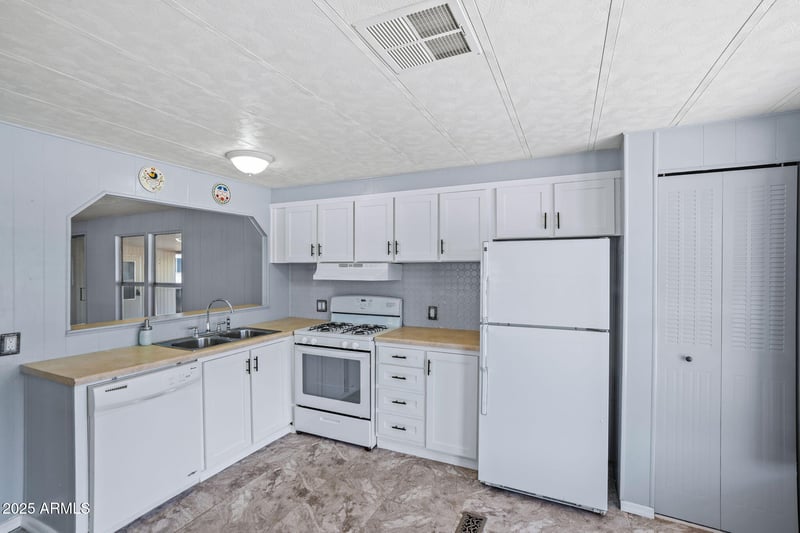120 Val Vista Dr #202, Mesa, AZ 85213