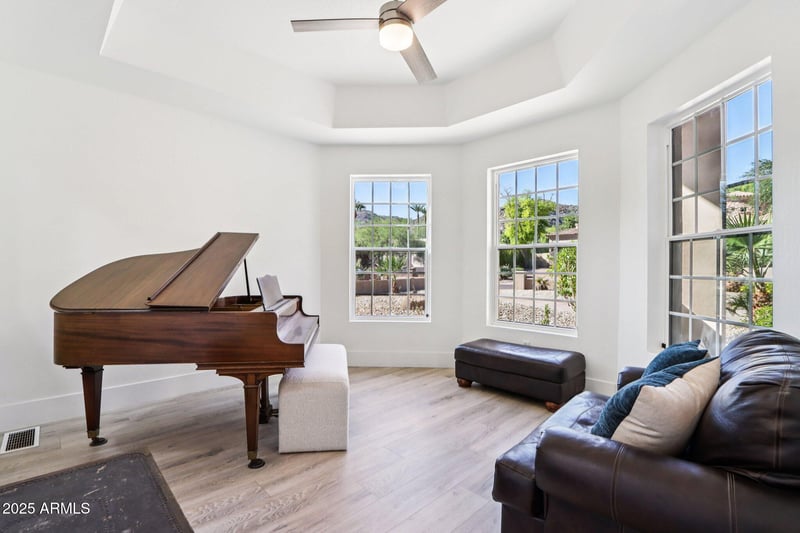 12015 S Tuzigoot Dr, Phoenix, AZ 85044