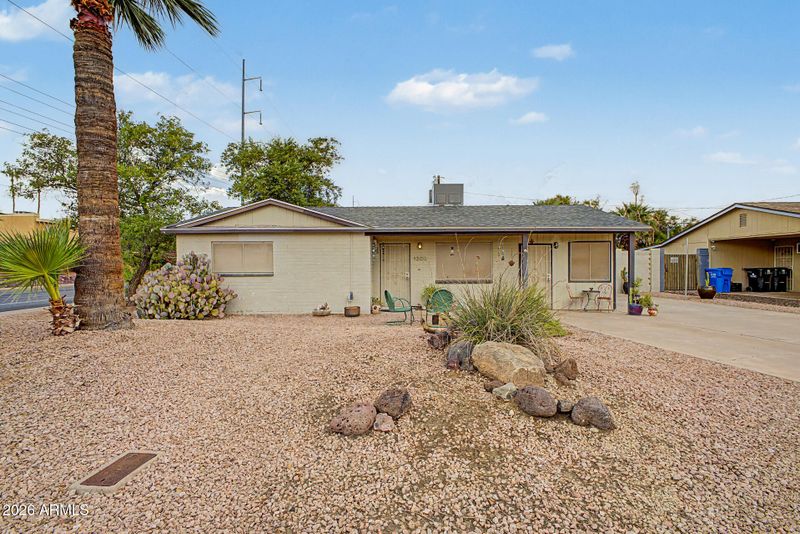 1202 E Becker Ln, Phoenix, AZ 85020