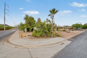 1202 E Becker Ln, Phoenix, AZ 85020