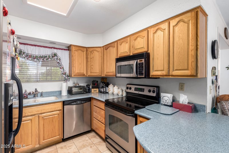 12037 Thunderbird Rd, Sun City, AZ 85351