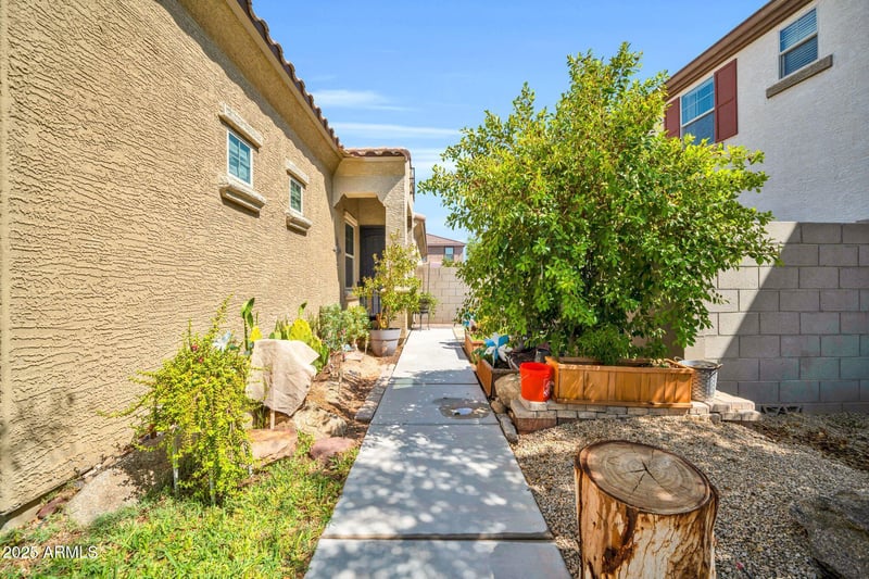 12038 Davis Ln, Avondale, AZ 85323
