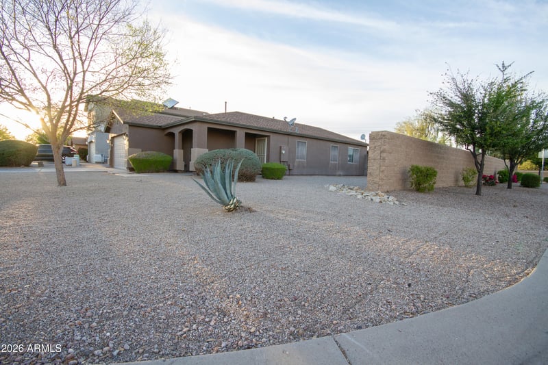 1204 Silversmith Trl, San Tan Valley, AZ 85143