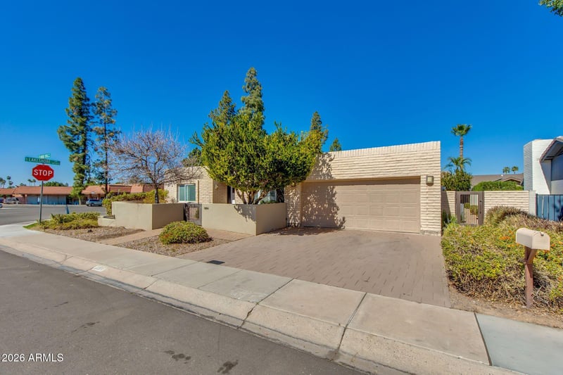 1204 E Steamboat Bend Dr, Tempe, AZ 85283
