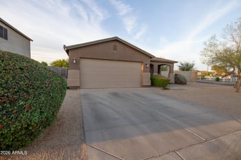 1204 Silversmith Trl, San Tan Valley, AZ 85143