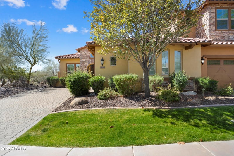 12047 Red Hawk Dr, Peoria, AZ 85383