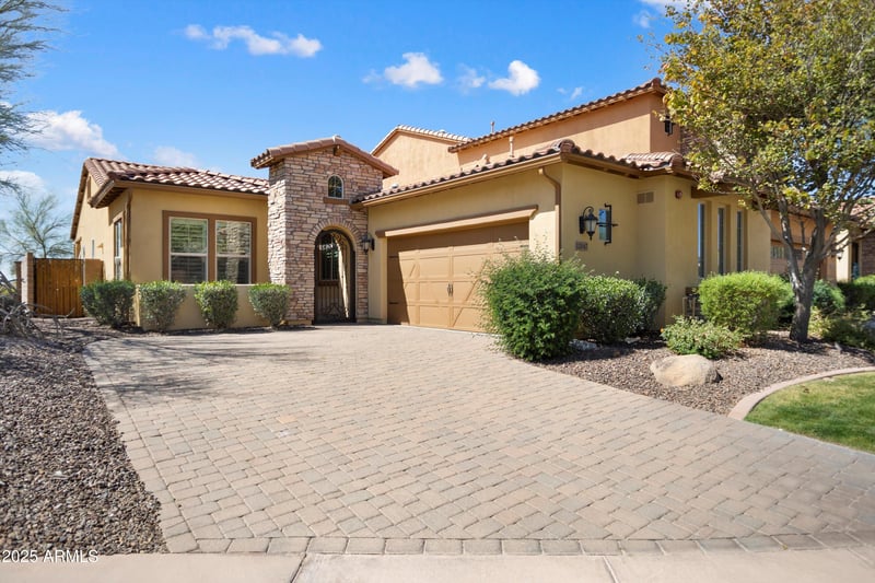 12047 Red Hawk Dr, Peoria, AZ 85383