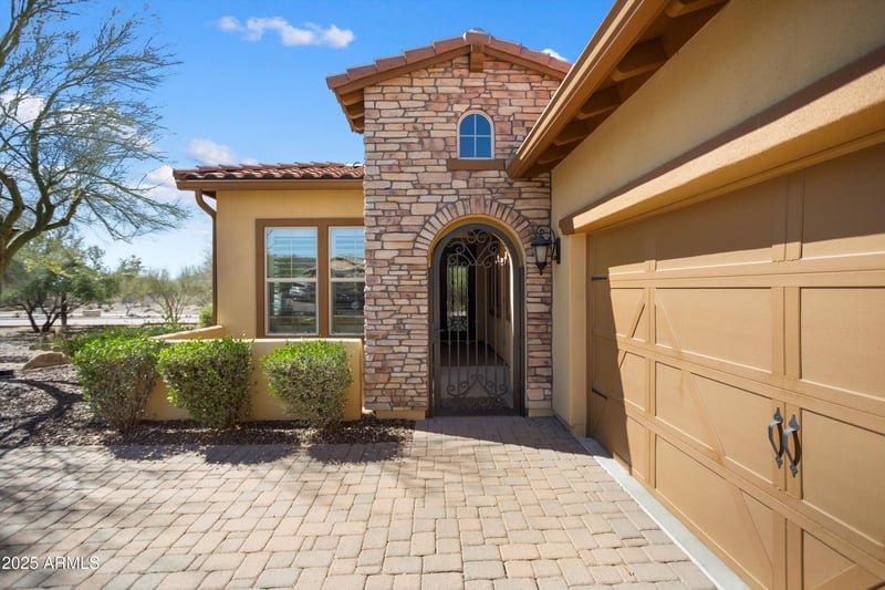 12047 Red Hawk Dr, Peoria, AZ 85383