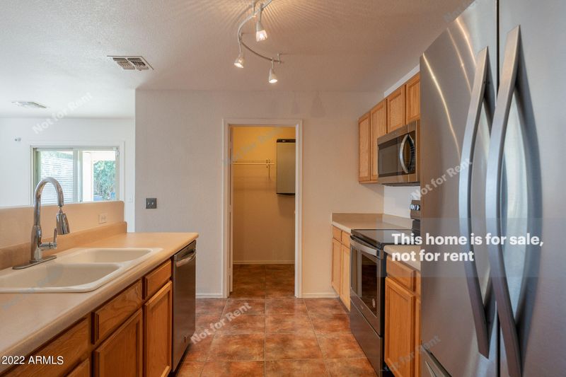 1205 E Desert Rose Trl, San Tan Valley, AZ 85143