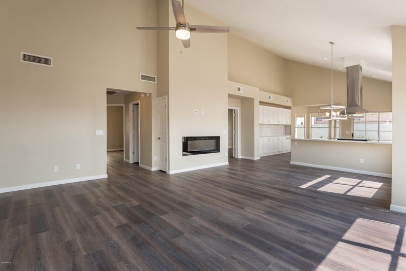 1205 E Hiddenview Dr, Phoenix, AZ 85048
