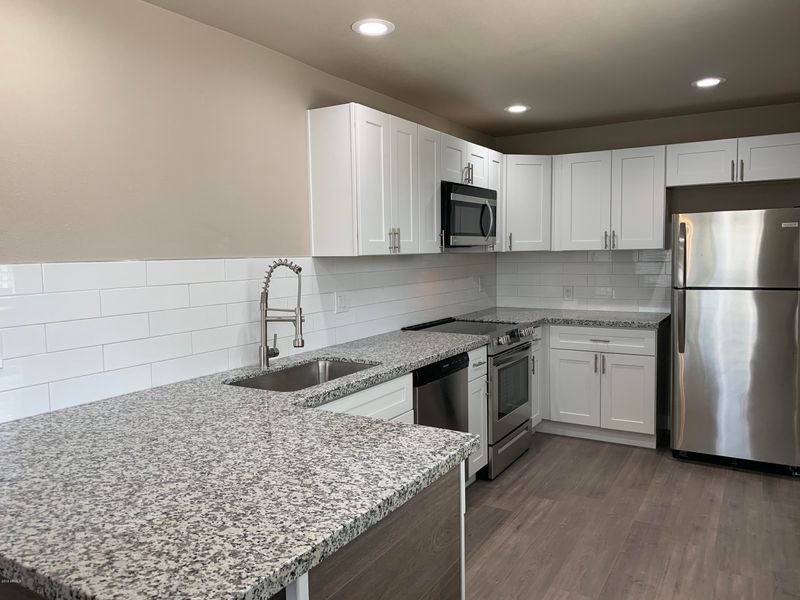 1207 N 47th Pl, Phoenix, AZ 85008