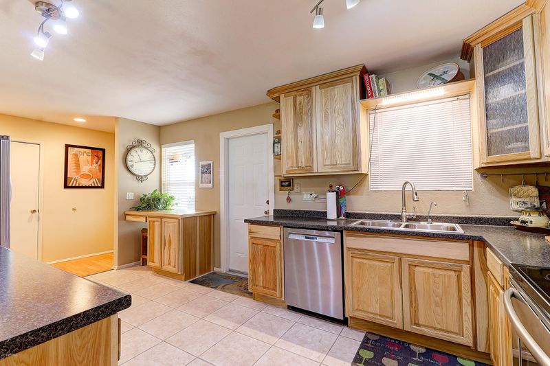 1207 W Grovers Ave, Phoenix, AZ 85023