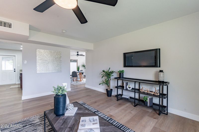 121 E Alameda Dr, Tempe, AZ 85282
