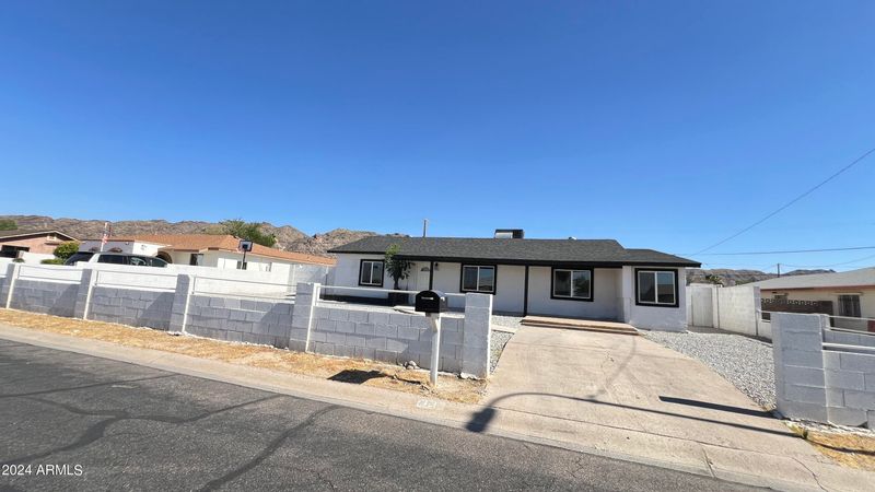 121 E Monte Way, Phoenix, AZ 85042