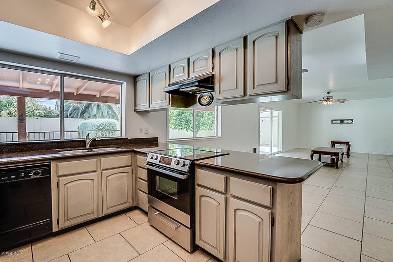 121 E Voltaire Ave, Phoenix, AZ 85022
