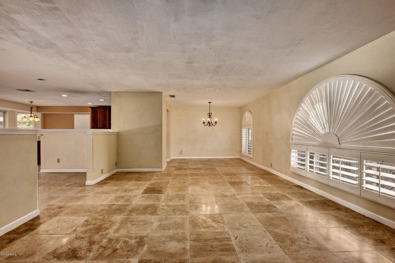 121 W Interlacken Dr, Phoenix, AZ 85023