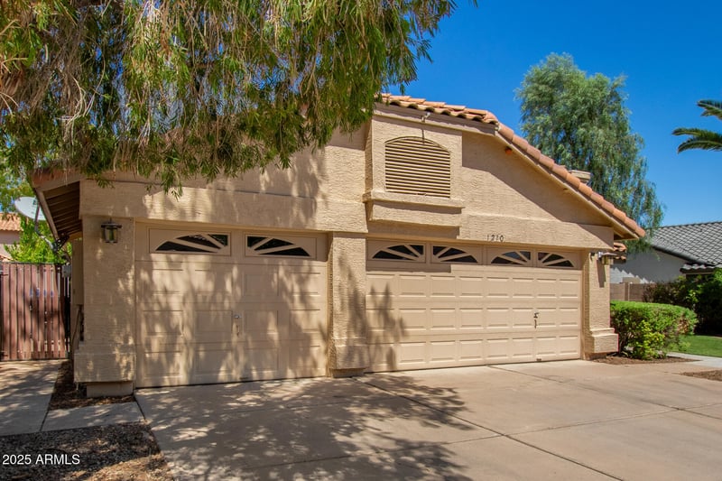 1210 Seahorse Ln, Gilbert, AZ 85234