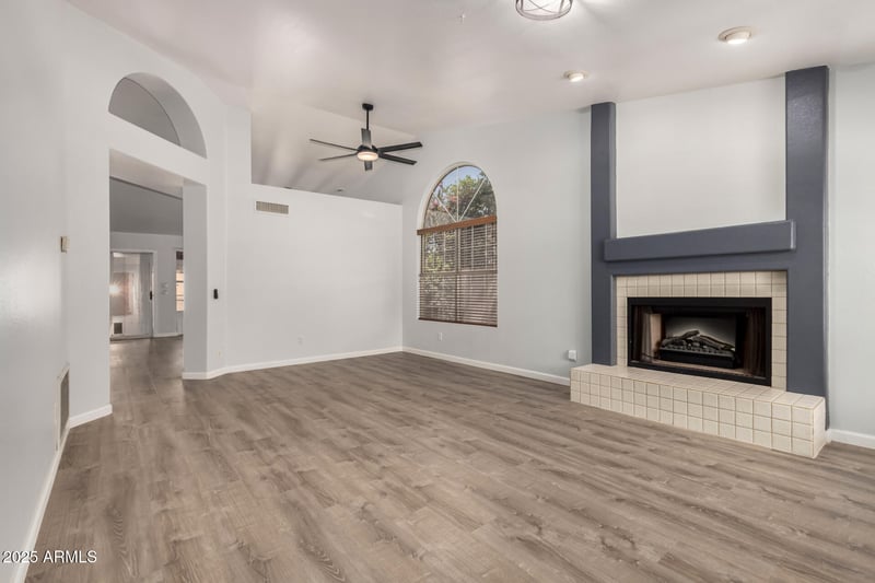 1210 Seahorse Ln, Gilbert, AZ 85234
