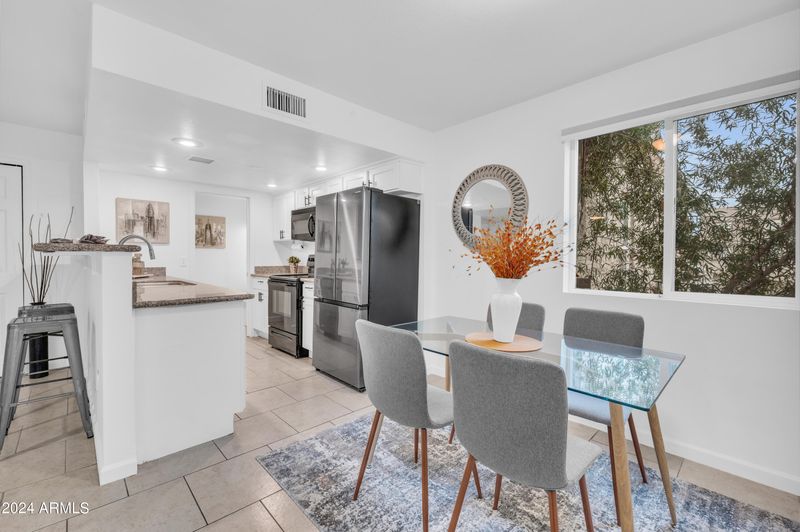 1211 N 47th Pl, Phoenix, AZ 85008