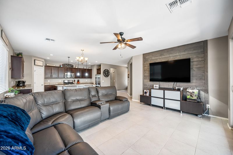 12118 W Hide Trl, Peoria, AZ 85383