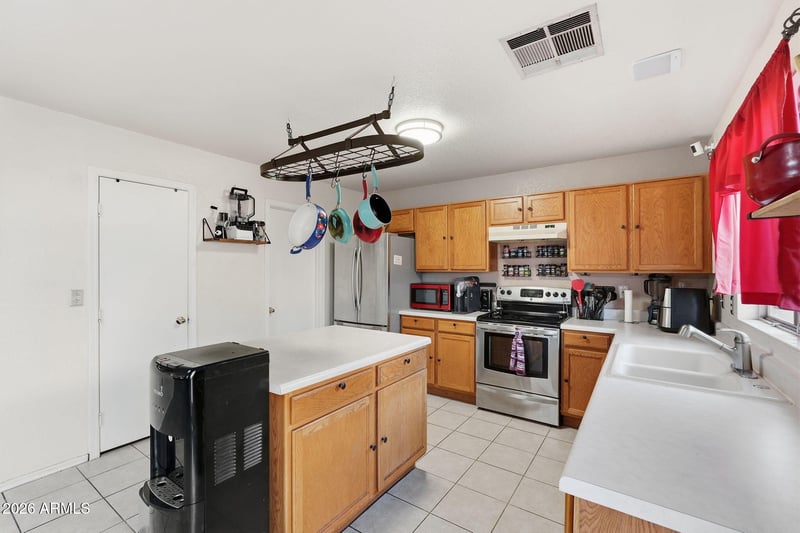 1213 S Boulder St #B, Gilbert, AZ 85296