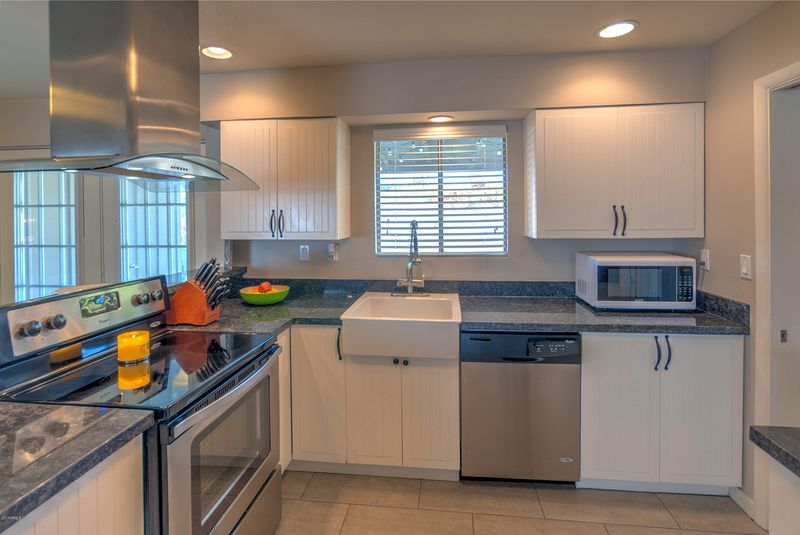 1214 E Seldon Ln, Phoenix, AZ 85020