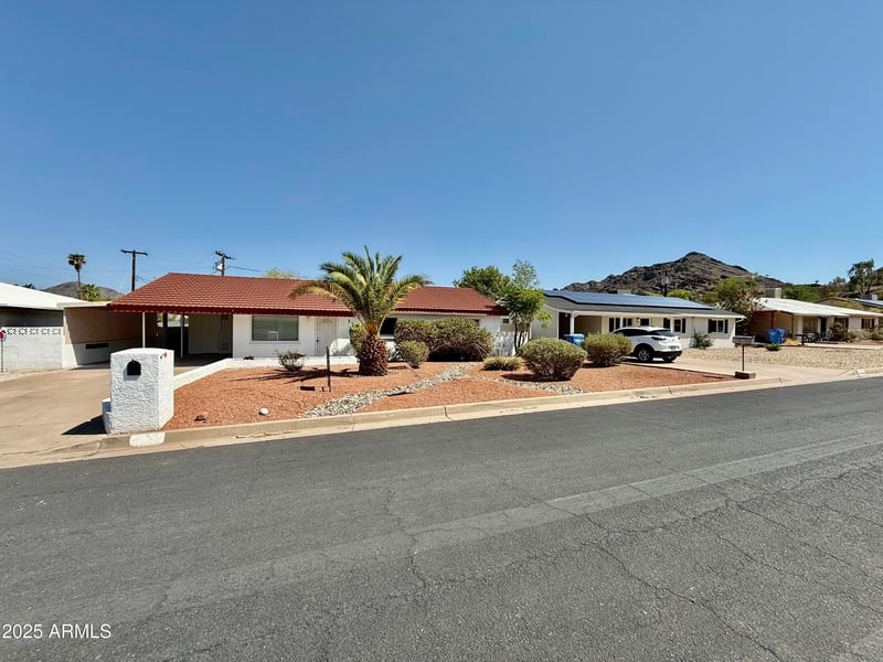 1214 Las Palmaritas Dr, Phoenix, AZ 85020