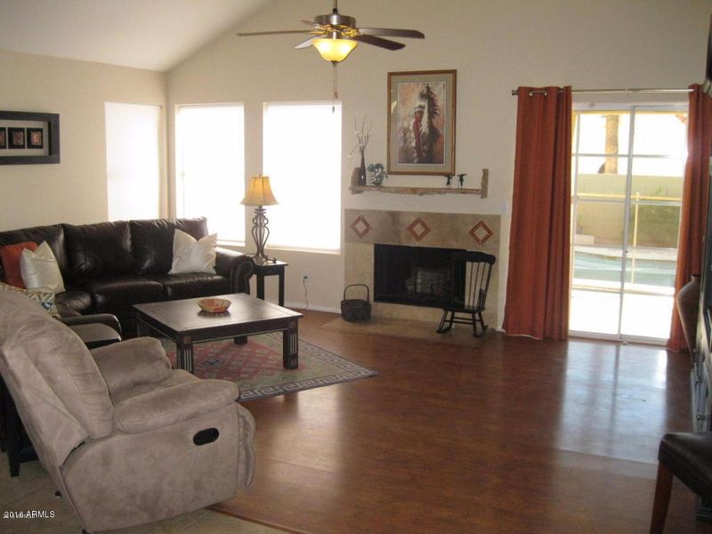 1215 E Hiddenview Dr, Phoenix, AZ 85048