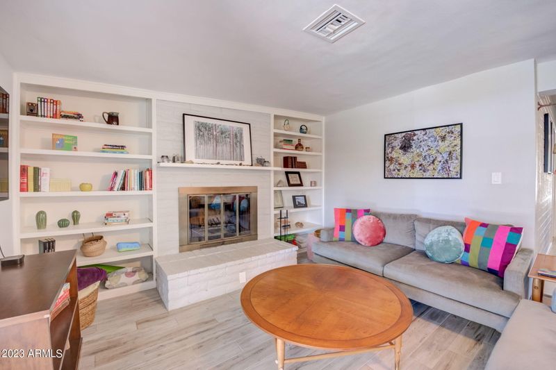 1215 E Kaler Dr, Phoenix, AZ 85020