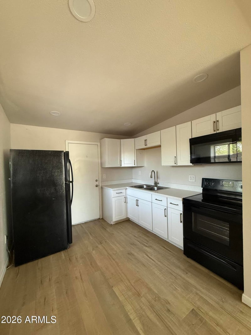 1215 E Mission Ln, Phoenix, AZ 85020