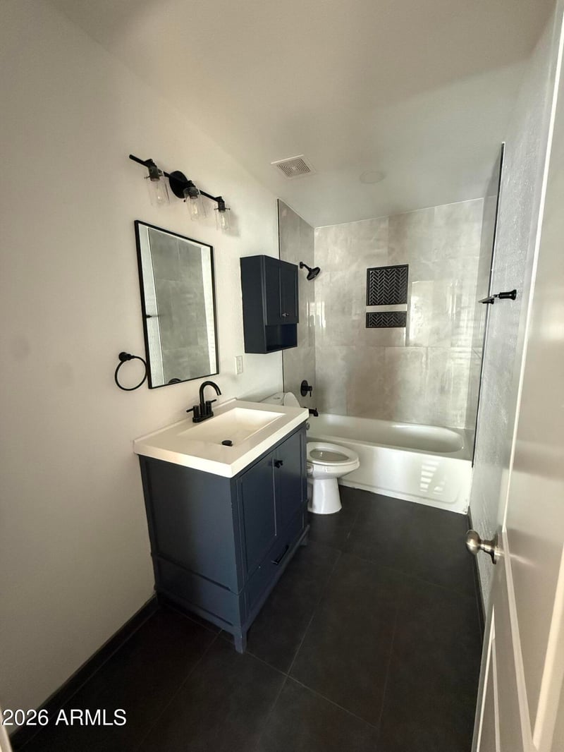 1215 E Mission Ln, Phoenix, AZ 85020