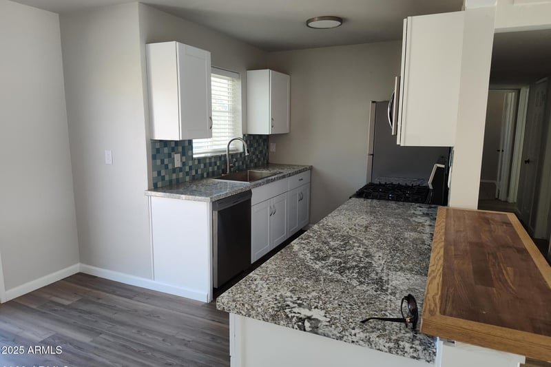 1216 Desert Park Ln, Phoenix, AZ 85020