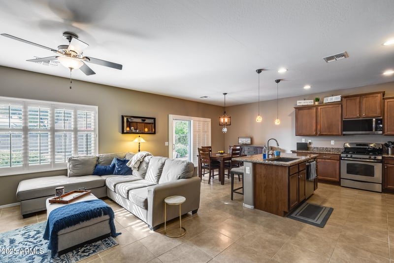 12163 Locust Ln, Avondale, AZ 85323