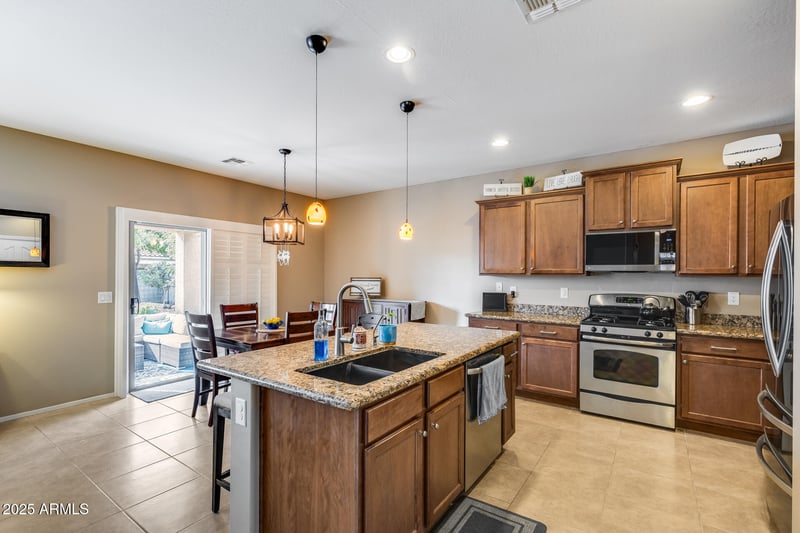 12163 Locust Ln, Avondale, AZ 85323