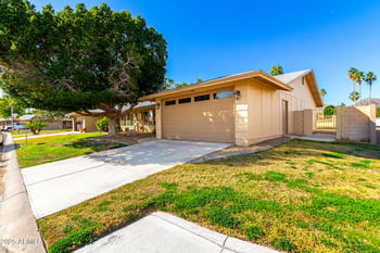 12166 Shoshoni Dr, Phoenix, AZ 85044