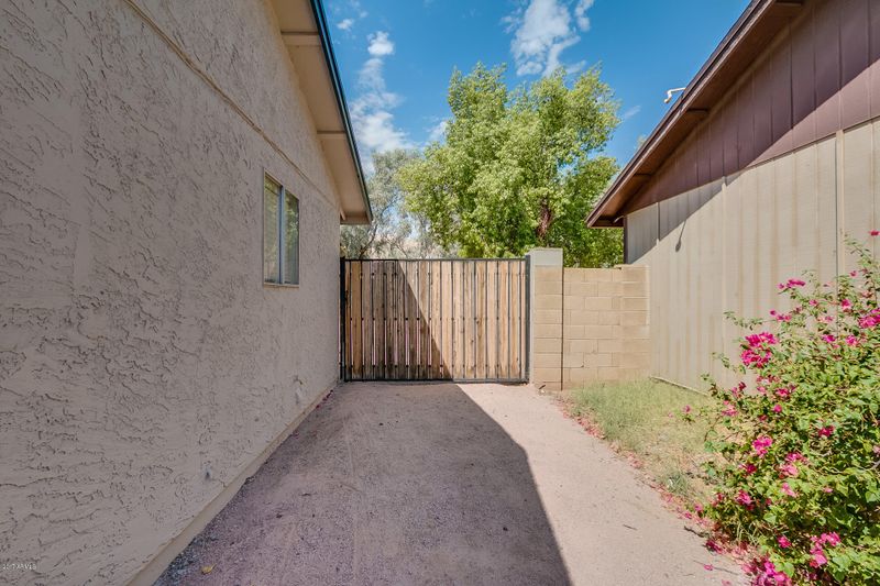 1218 N Palm St, Gilbert, AZ 85234
