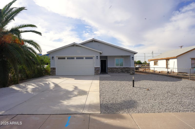 122 5th St, Avondale, AZ 85323