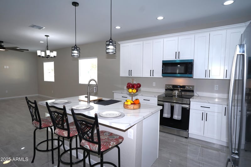 122 5th St, Avondale, AZ 85323