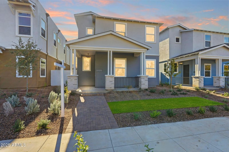 122 Holcomb Ln, Phoenix, AZ 85003